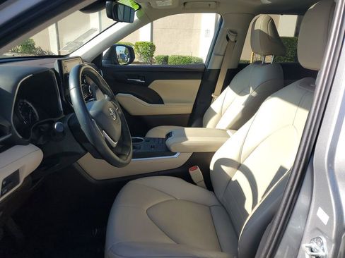 Used 2022 Toyota Highlander XLE image 27