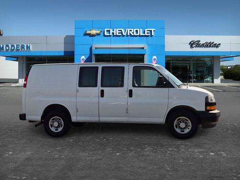 Used 2019 Chevrolet Express 2500 w/ Enhanced Convenience Package RWD image 6