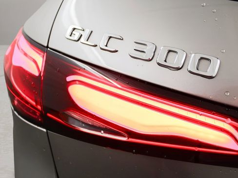 Used 2024 Mercedes-Benz GLC 300 4MATIC image 41