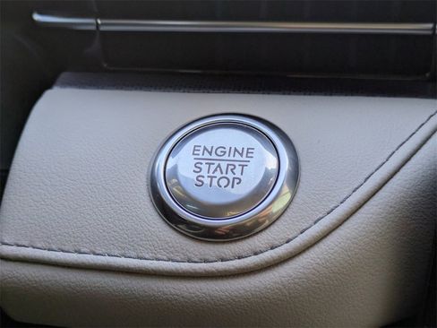 Used 2025 Lincoln Nautilus Premier image 35