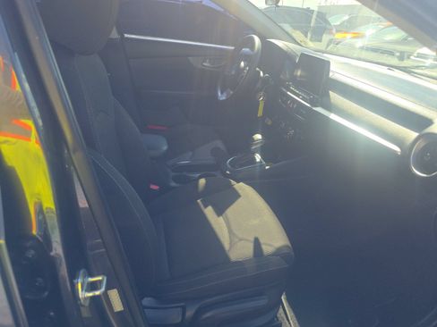 Used 2021 Kia Forte LXS FWD image 7