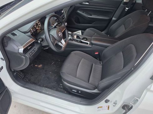 Used 2025 Nissan Altima 2.5 SV FWD image 7