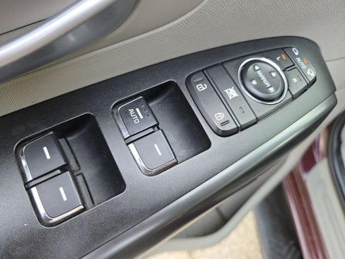 Used 2017 Kia Sedona LX w/ LX Essentials Premium Package image 28