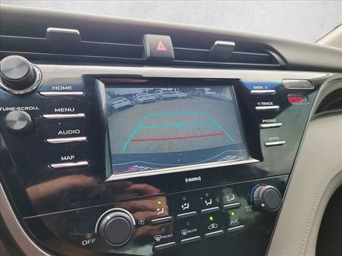 Used 2020 Toyota Camry LE image 19