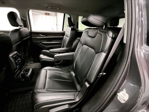 Used 2024 Jeep Grand Cherokee L Limited AWD/4WD image 23