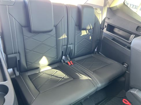 Used 2025 Volkswagen Atlas SE w/ Black Wheel Package image 30