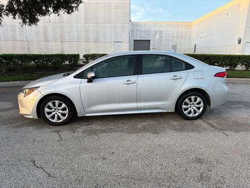 Used 2024 Toyota Corolla LE FWD image 2