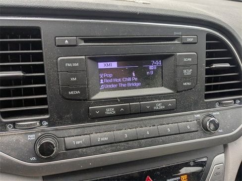 Used 2017 Hyundai Elantra SE image 17