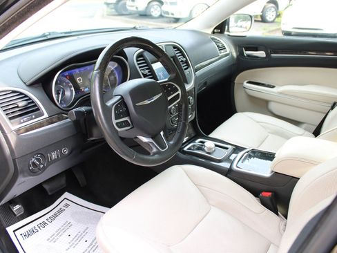 Used 2018 Chrysler 300 Limited image 14