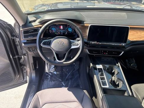 Used 2024 Volkswagen Atlas SE FWD image 27