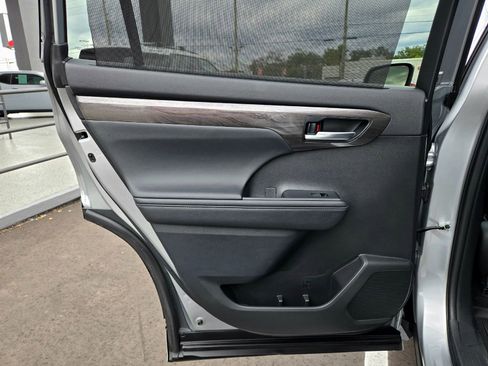 Used 2023 Toyota Highlander Platinum image 46