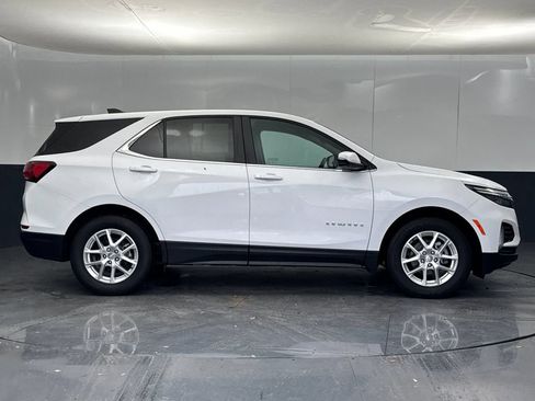 Used 2022 Chevrolet Equinox LT image 2