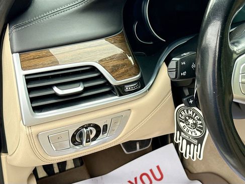 Used 2018 BMW 740i xDrive image 10