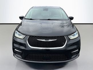 Used 2024 Chrysler Pacifica Touring-L video 2