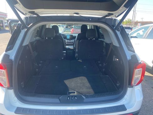 Used 2021 Ford Explorer XLT w/ Equipment Group 202A image 11