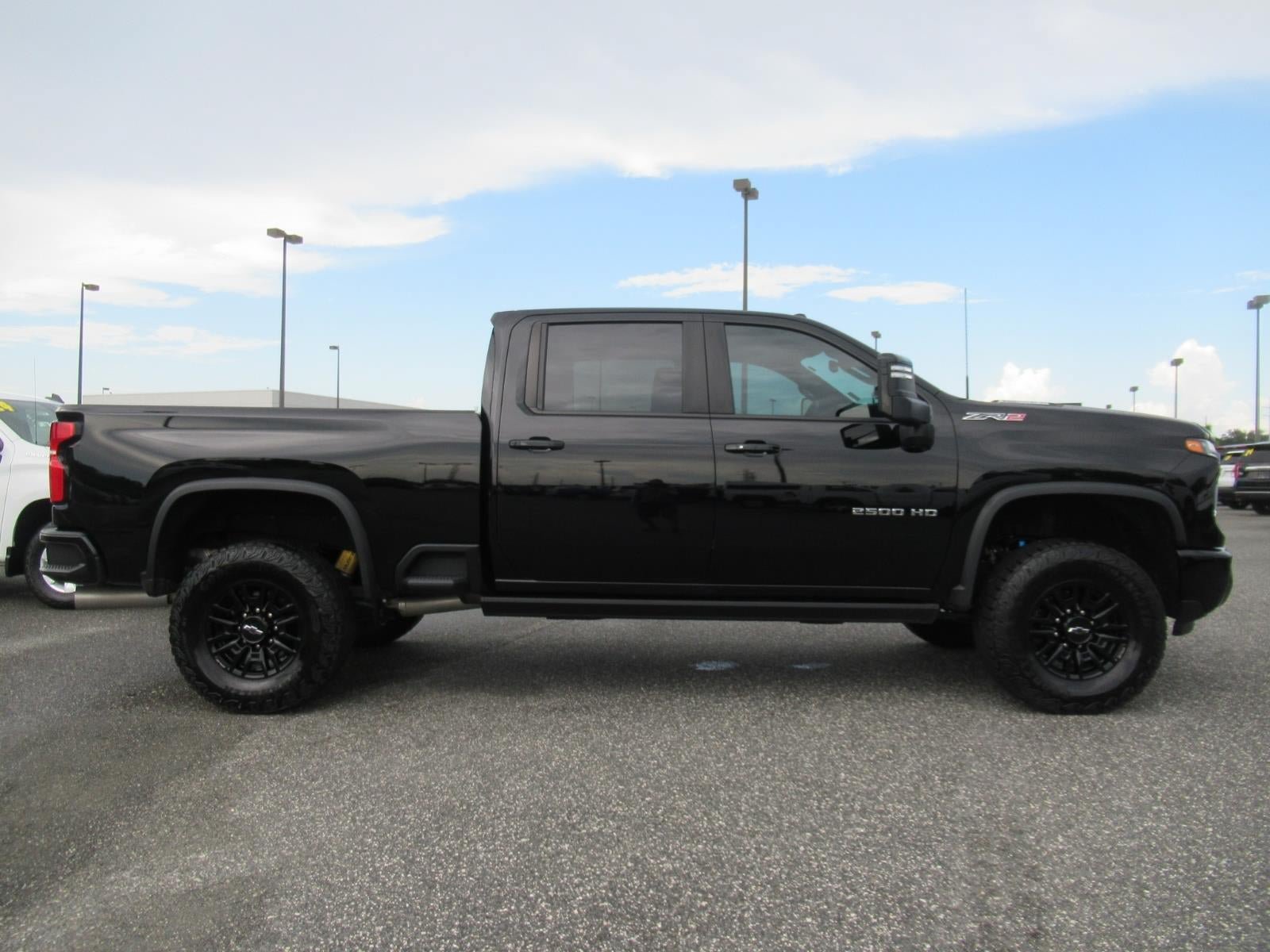 Used 2025 Chevrolet Silverado 2500 ZR2 w/ Technology Package AWD/4WD image 2