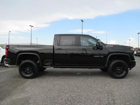 Used 2025 Chevrolet Silverado 2500 ZR2 w/ Technology Package AWD/4WD image 2