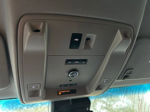 Used 2017 Chevrolet Suburban LT w/ LT Signature Package image 31