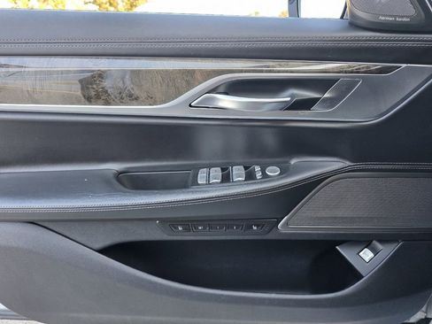 Used 2019 BMW 750i w/ Executive Package image 19