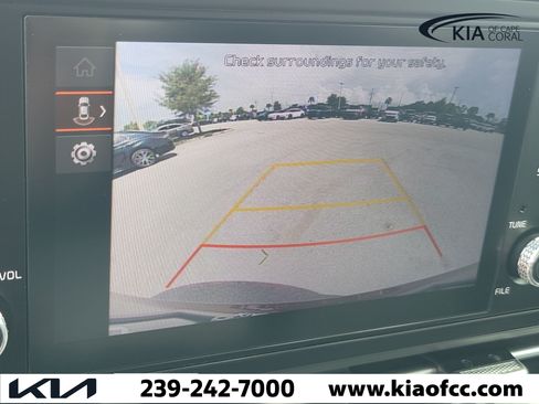 Used 2024 Kia Carnival LX FWD image 30