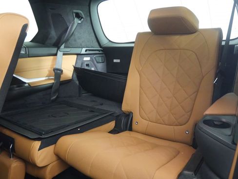 Used 2024 BMW X7 xDrive40i w/ M Sport Package image 18