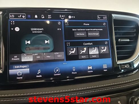 Used 2023 Chrysler Pacifica Touring-L FWD image 15