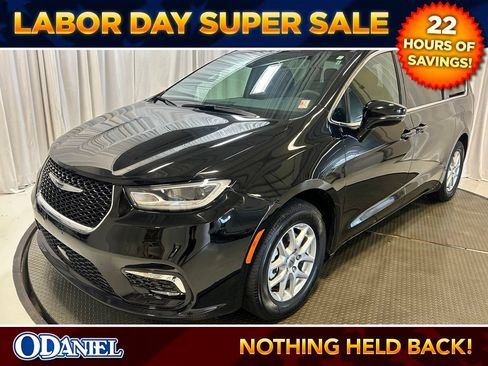 Used 2025 Chrysler Pacifica Select FWD image 26