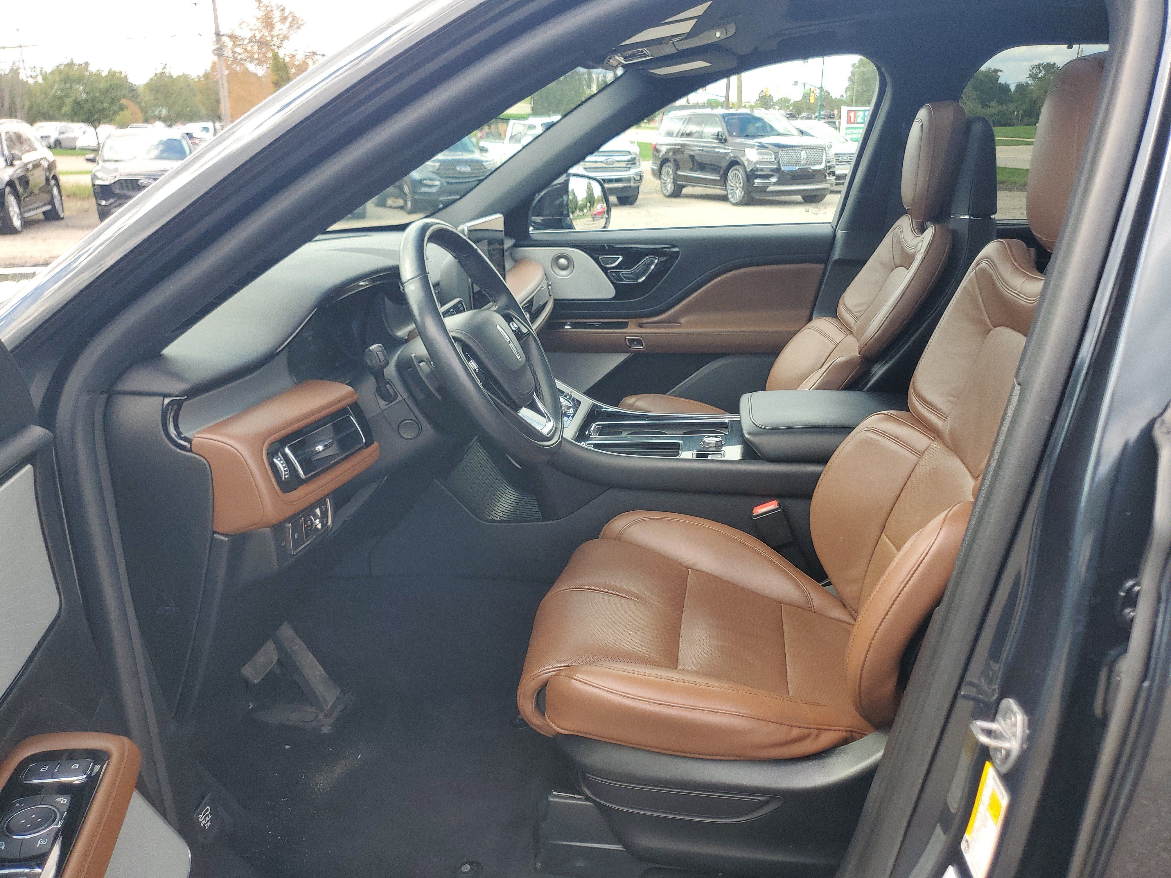 Used 2023 Lincoln Aviator Reserve w/ Equipment Group 201A AWD/4WD image 12