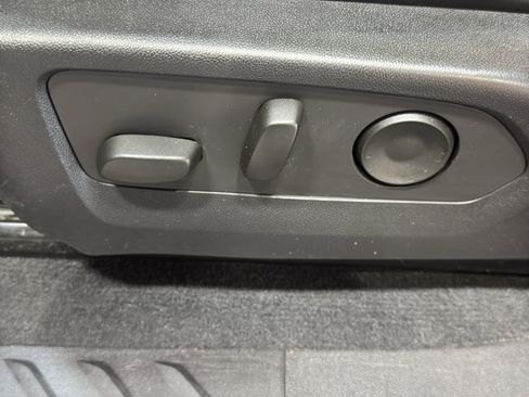 Used 2024 Chevrolet Colorado Z71 w/ Z71 Convenience Package 2 image 14