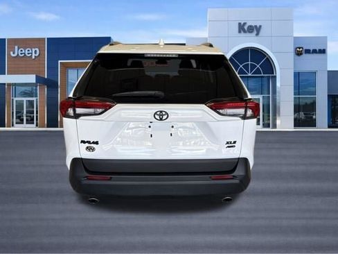 Used 2021 Toyota RAV4 XLE w/ Convenience Package AWD/4WD image 5