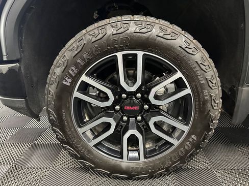 Used 2025 GMC Sierra 1500 AT4 w/ AT4 Premium Package AWD/4WD image 36