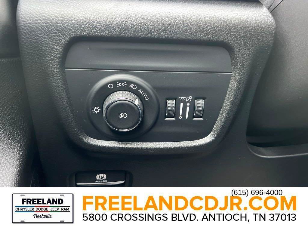 Used 2024 Jeep Grand Cherokee Overland w/ Luxury Tech Group IV AWD/4WD image 14