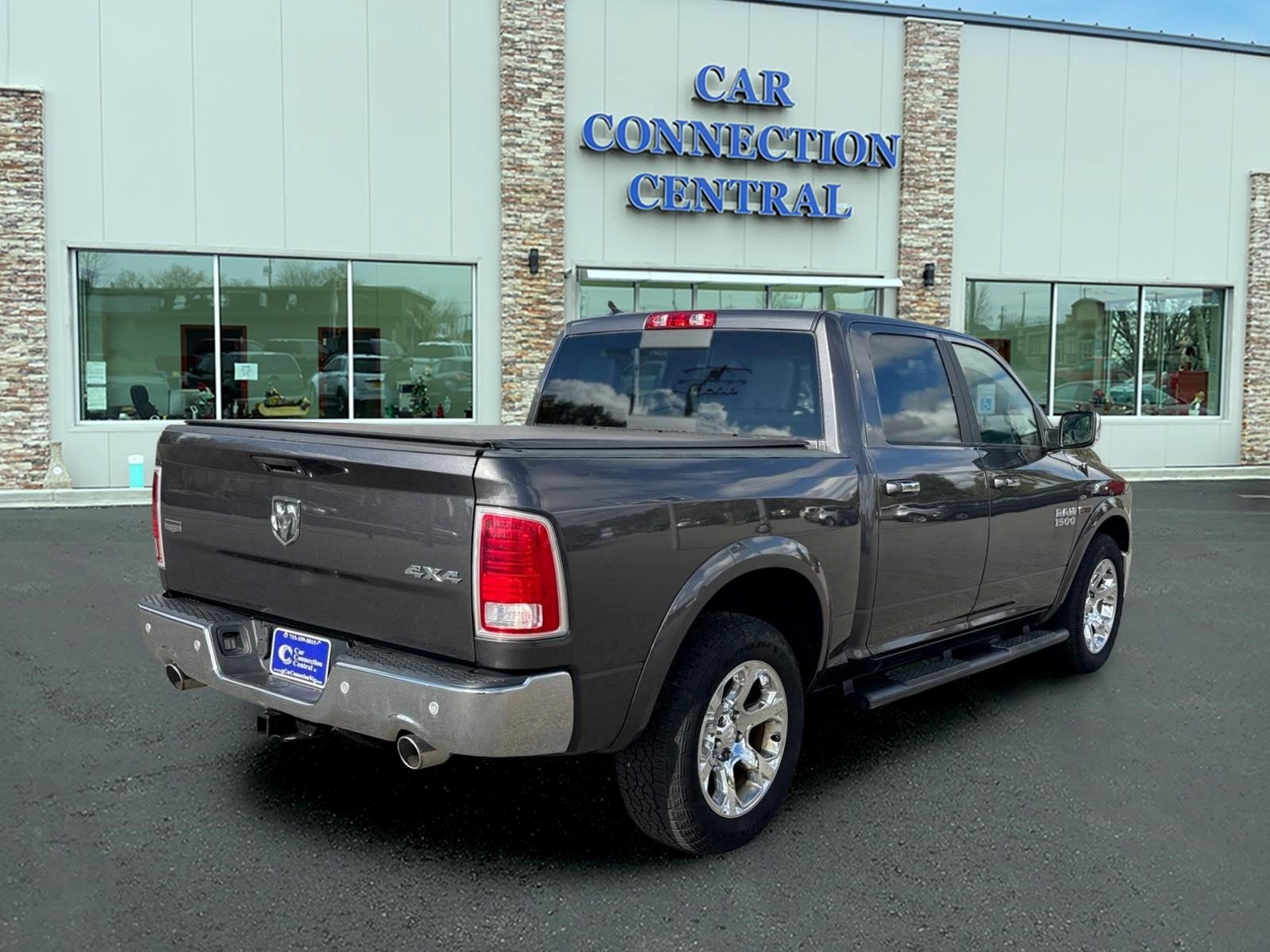 Used 2017 RAM 1500 Laramie w/ Convenience Group AWD/4WD image 3