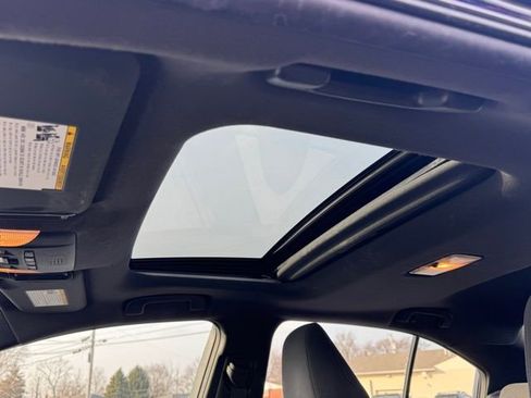 Used 2021 Toyota Corolla SE w/ SE Premium Package image 27