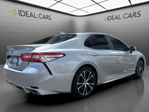 Used 2020 Toyota Camry SE w/ Carpet Mat Package FWD image 5