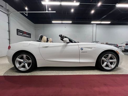 Used 2011 BMW Z4 sDrive30i image 16