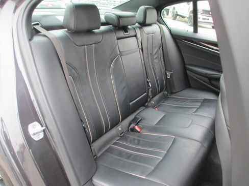 Used 2017 BMW 530i xDrive image 19