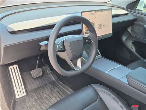 Used 2026 Tesla Model Y AWD image 9