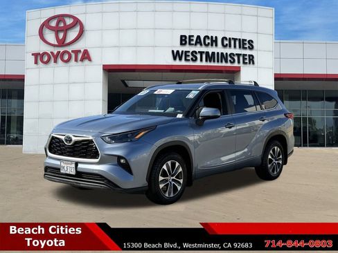 Certified 2023 Toyota Highlander XLE image 6
