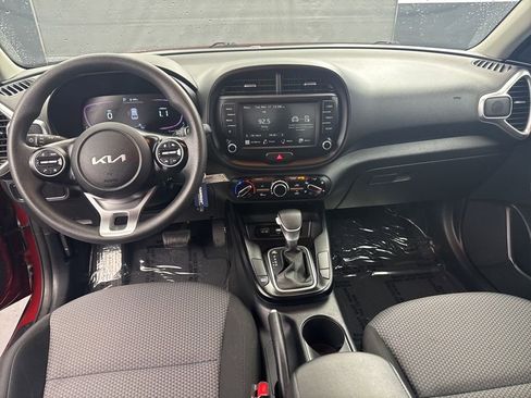 Used 2023 Kia Soul LX w/ LX Technology Package image 12