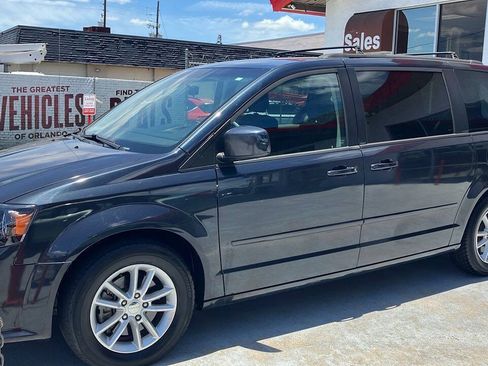 Used 2014 Dodge Grand Caravan SXT FWD image 3