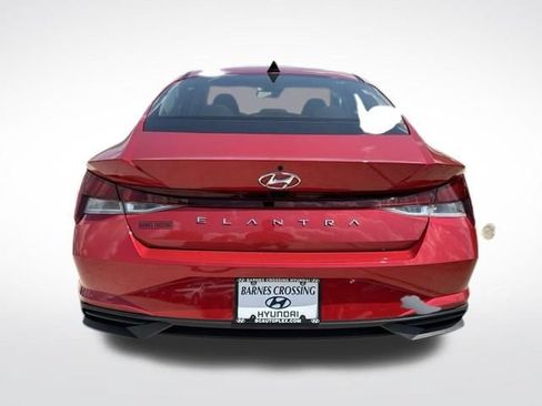 Used 2023 Hyundai Elantra SEL w/ Convenience Package FWD image 3