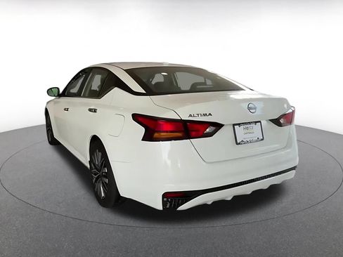 Used 2025 Nissan Altima 2.5 SV FWD image 8