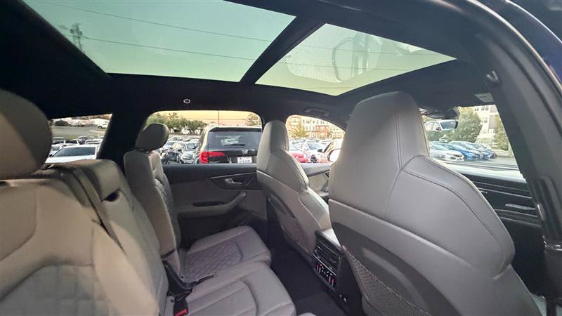Used 2021 Audi SQ7 Premium Plus w/ Driver Assistance Package AWD/4WD image 13