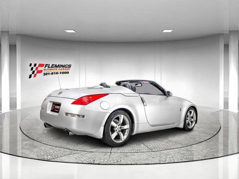 Used 2006 Nissan 350Z Touring RWD image 4