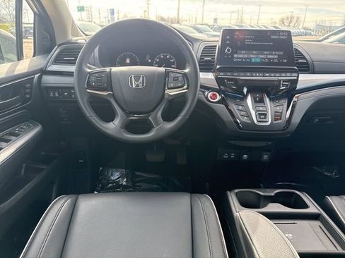 Used 2025 Honda Odyssey Touring image 11
