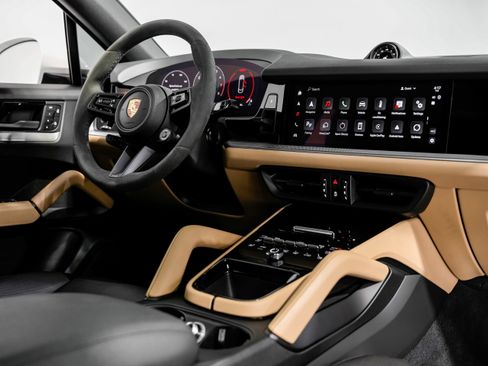 Used 2024 Porsche Cayenne w/ Premium Package Plus image 28