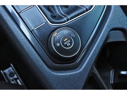 Used 2022 Volkswagen Tiguan SE AWD/4WD image 28