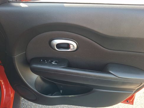 Used 2017 Kia Soul + FWD image 10
