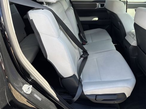 Used 2024 Hyundai Santa Fe SE image 15